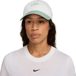 czapka-z-daszkiem-nike-club-bialo-mietowa-fb5368-105