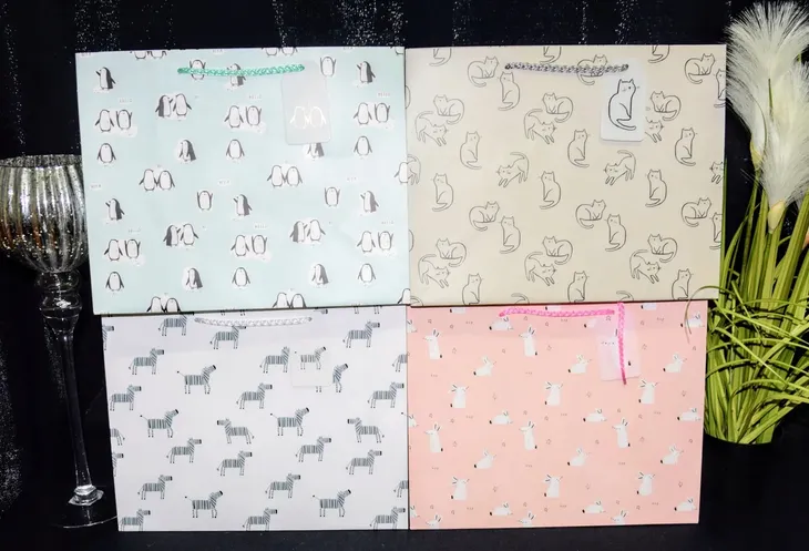 torebka-prezentowa-m-material-papier