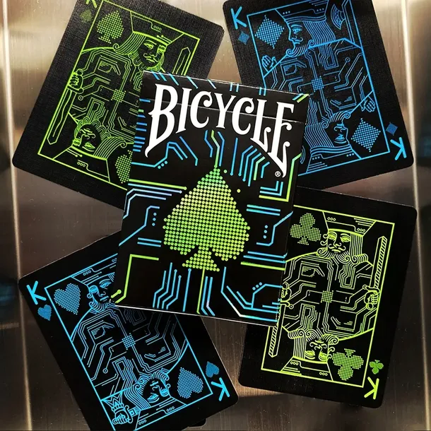 karty-dark-mode-bicycle-wiek-gracza-18