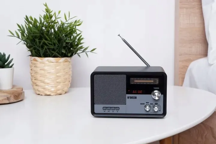 radio-akumulator-budowlane-bluetooth-usb-micro-sd