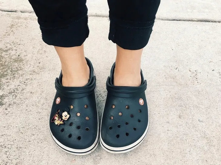 klapki-crocs-crocband-charcoal-ocean-43-44-material-wkladki-tworzywo-sztuczne