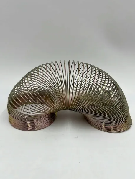 sprezyna-metalowa-material-metal