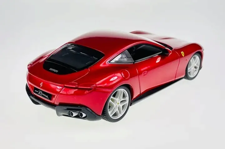 ferrari-roma-red-1-24-bburago-stan-nowy-waga-z-opakowaniem-0-1-kg