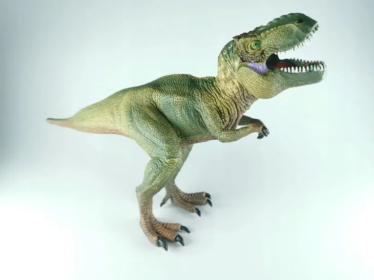 dinozaur-plastikowy-mix-wiek-dziecka-3-lata
