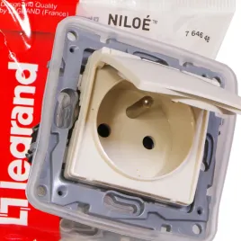niloe-legrand-gn-230-hermetyczne-kremowe-764637-ip44