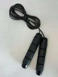 skakanka-jump-rope-czarna-superlekka-regulowana-dlugosc