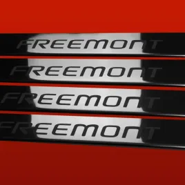 fiat-freemont-nakladki-progowe-ze-stali-nierdzewnej-304-z-wykonczeniem-poly