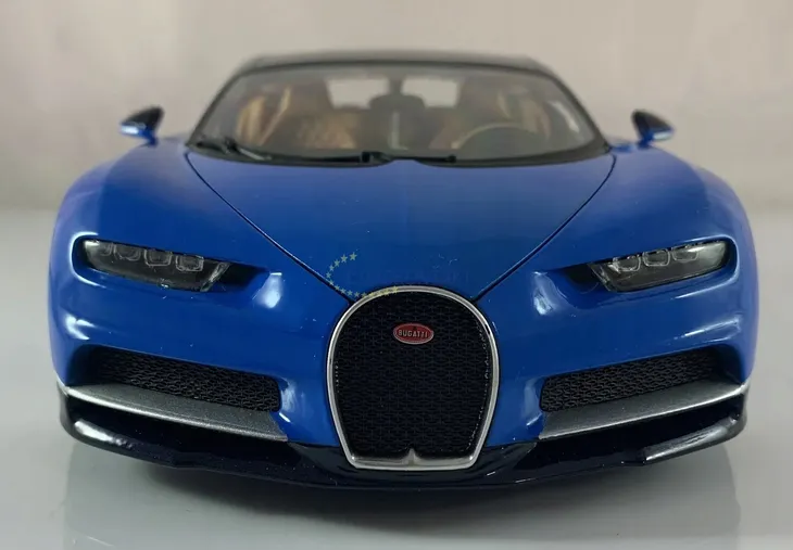 bugatti-chiron-1-18-niebieski-bburago-stan-nowy-waga-z-opakowaniem-1-2-kg