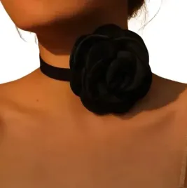 stylowy-kwiatowy-naszyjnik-choker-z-duzym-kwiatem-rozy-punk-gothic
