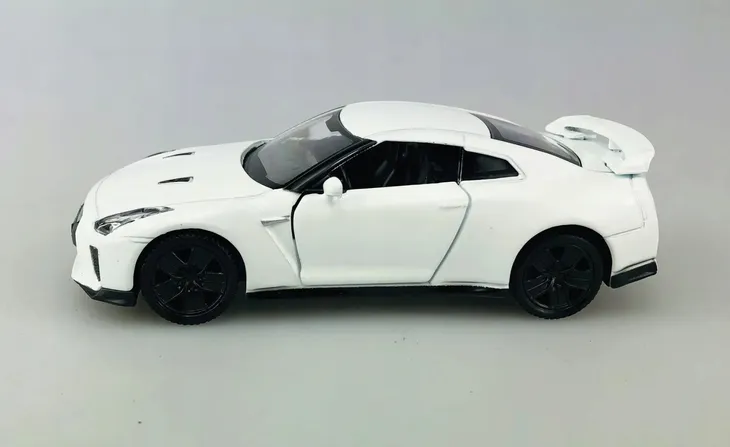 nissan-gt-r-r35-2017-white-stan-zlozenia-calosc-die-cast