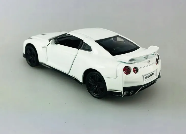 nissan-gt-r-r35-2017-white-kod-producenta-5905422118577