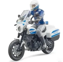 policjant-na-motocyklu-scrambler-ducati