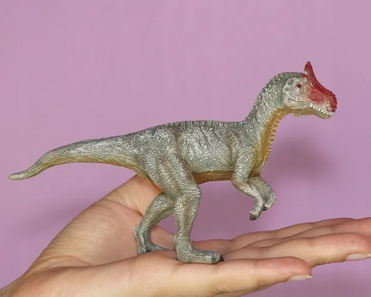 dinozaur-kriolofozaur-bohater-inny