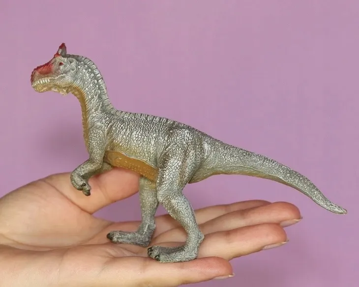 dinozaur-kriolofozaur-plec-chlopcy-dziewczynki