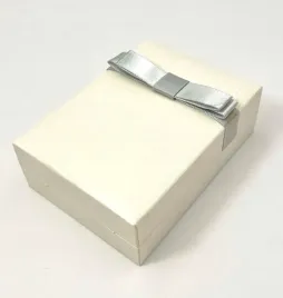 pudelko-prezentowe-na-bizuterie-z-kokardka-bezowe-11x8