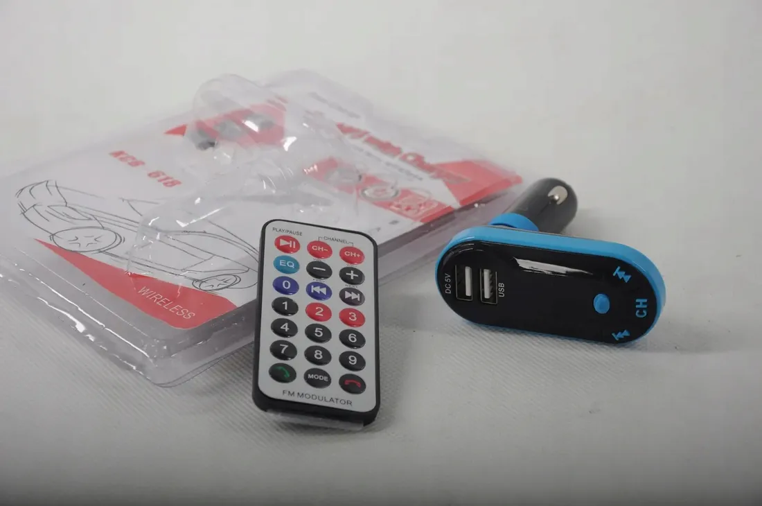 transmiter-fm-mp3-8w1-sd-usb-samochodowy-stan-nowy