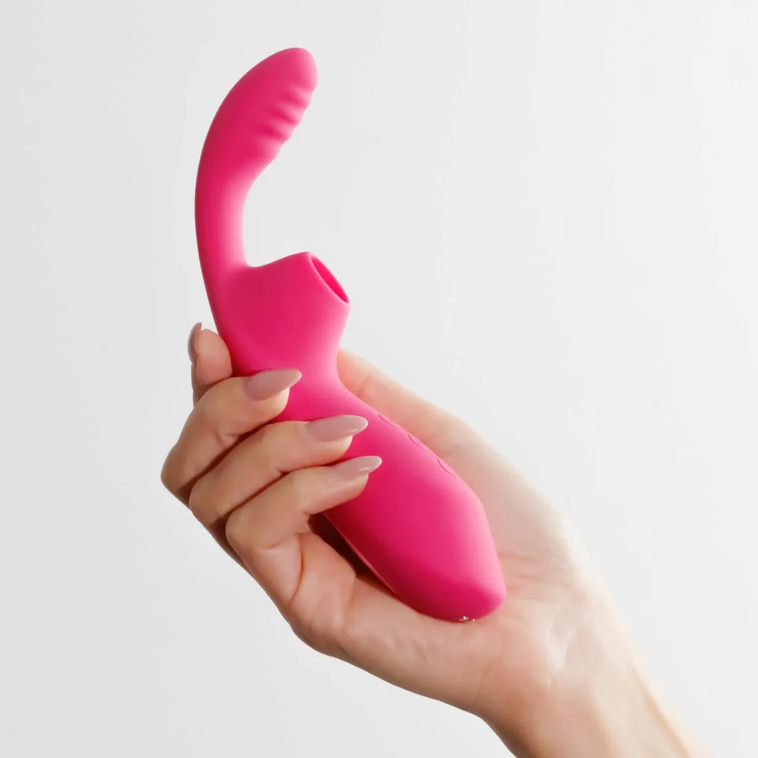 crushious-cyrano-clitoral-recargeable-stimulator