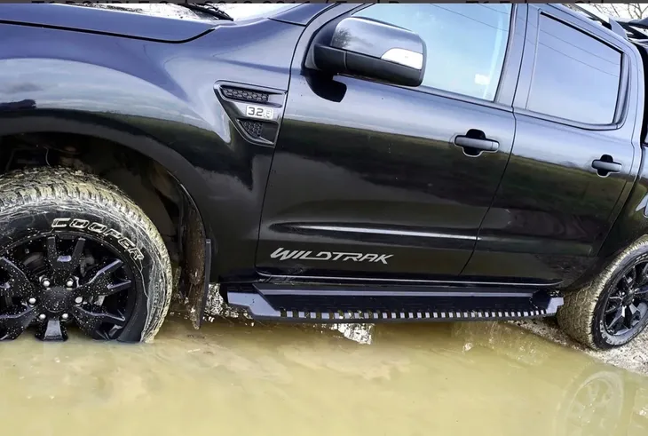 stopnie-boczne-progi-isuzu-d-max-2012-2020-waga-z-opakowaniem-30-kg
