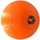 pilka-nozna-touzani-kolor-dominujacy-czerwony