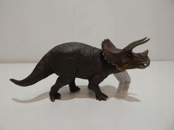triceratops-typ-figurka