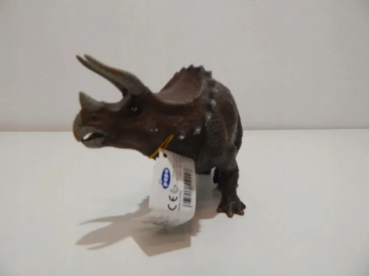 triceratops-wiek-dziecka-3-lata