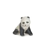 panda-mloda-siedzaca