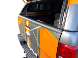 toyota-hilux-listwa-ochronna-burty-ochraniacz-na-burte-paki