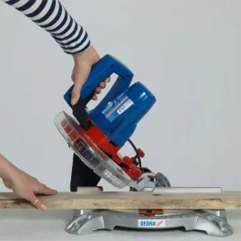 pilarka-ukosowa-210mm-1400w-alu-podstawa