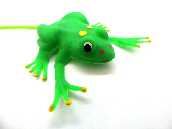 zaba-skaczaca-typ-figurka