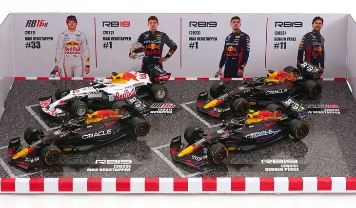 red-bull-racing-4-pack1-43-bburago-model-f1-red-bull-zestaw-2021-2022-2023-1-43-bburago