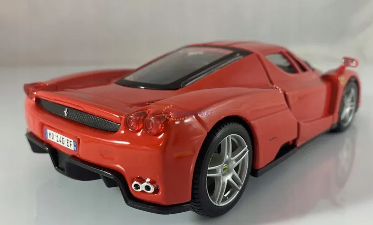 ferrari-enzo-red-1-24-bburago-stan-nowy-marka-bburago