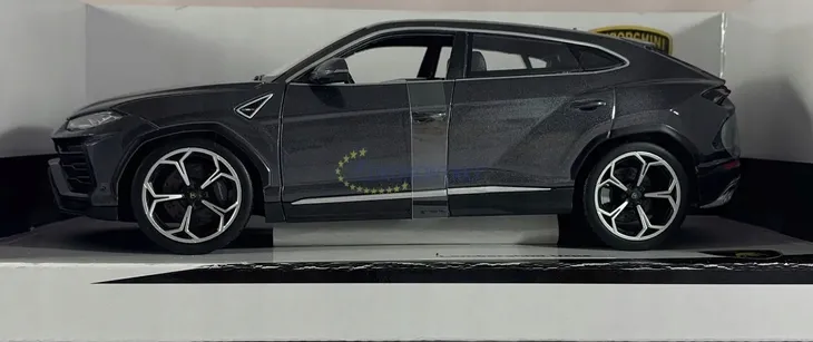 lamborghini-usus-grey-1-18-bburago-waga-z-opakowaniem-1-1-kg