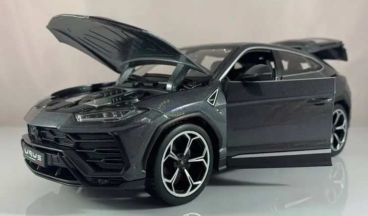 lamborghini-usus-grey-1-18-bburago-stan-nowy-waga-z-opakowaniem-1-1-kg