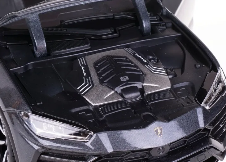 lamborghini-usus-grey-1-18-bburago-marka-bburago-stan-zlozenia-zlozony