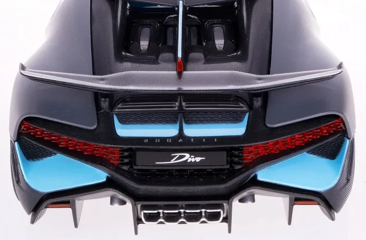 bugatti-divo-flat-dark-grey-1-18-bburago-stan-nowy-marka-bburago