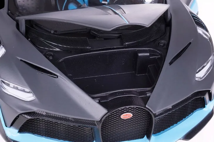 bugatti-divo-flat-dark-grey-1-18-bburago-stan-nowy-waga-z-opakowaniem-0-15-kg