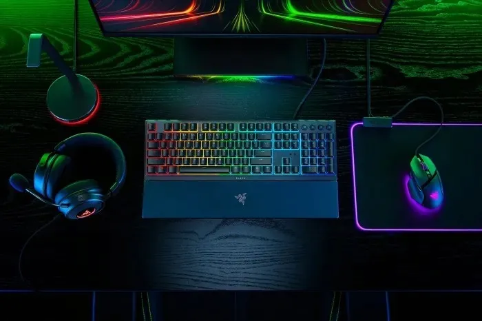 razer-ornata-v3-keyboard-black-konstrukcja-blok-numeryczny-podporka-pod-nadgarstki-podswietlenie