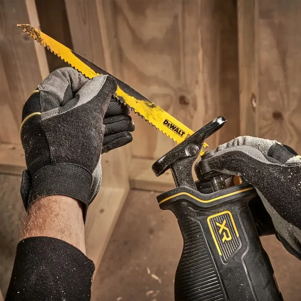 pila-szablasta-18v-dcs382nt-dewalt-glebokosc-ciecia-w-metalu-130-mm