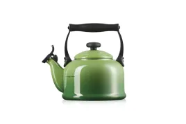 le-creuset-czajnik-tradition-emaliowana-stal-kolor-bamboo