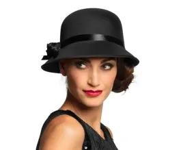czarny-kapelusz-charleston-cloche-styl-lat-20-dla-eleganckiej-kobiety