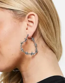 topshop-kolczyki-kola-serca-z-drutu-kolczastego