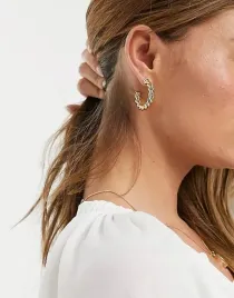 asos-design-zlote-kolczyki-typu-twist-hoop-30487