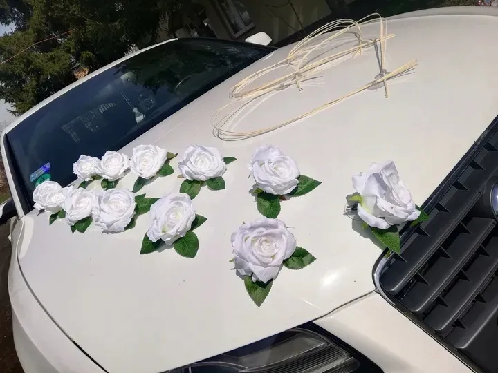 dekoracja-na-auto-slubne-ozdoby-na-samochod-cechy-dodatkowe-brak-marka-inna