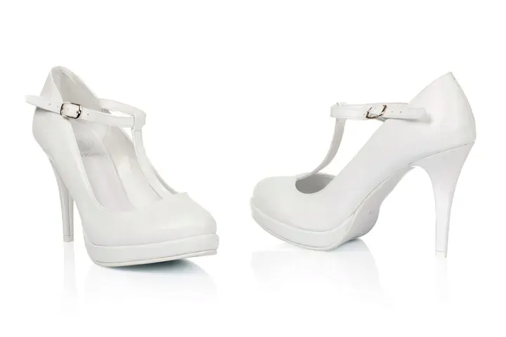 biale-buty-slubne-na-platformie-z-paskami-36