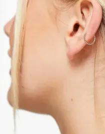 topshop-delikatny-zakrecony-kolczyk-mankiet