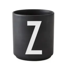 czarny-porcelanowy-kubek-design-z-literka-z