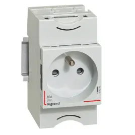 legrand-gniazdo-wtykowe-2p-z-na-szyne-th35-z-przeslona-004280