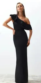 czarna-dopasowana-sukienka-trendyol-xs
