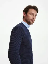 granatowy-strukturalny-sweter-reserved-xl