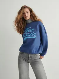 niebieska-sportowa-bluza-z-haftem-reserved-l